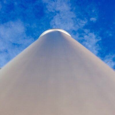 今週の1枚「空へ」～ 木曜日のランチNAMBAN